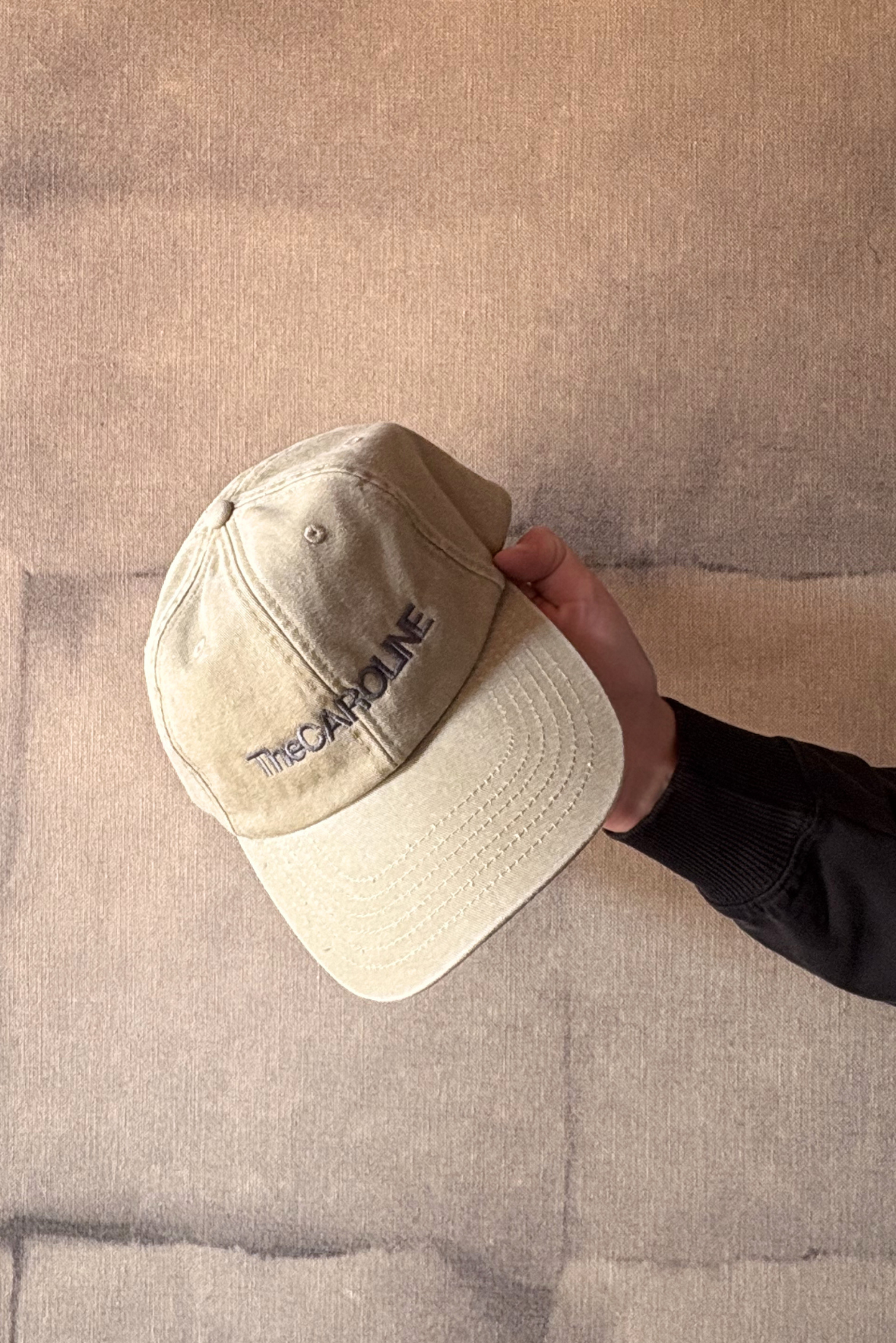 Baseball cap con ricamo a contrasto