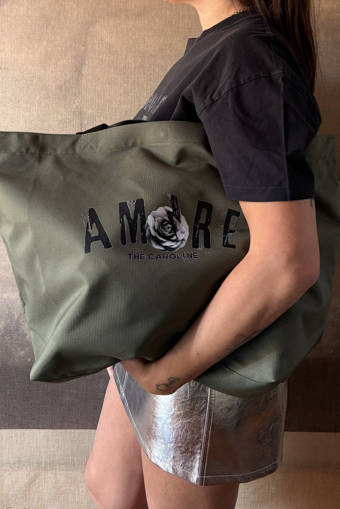 Borsa shopping grande in nylon di riciclo con stampa AMORE