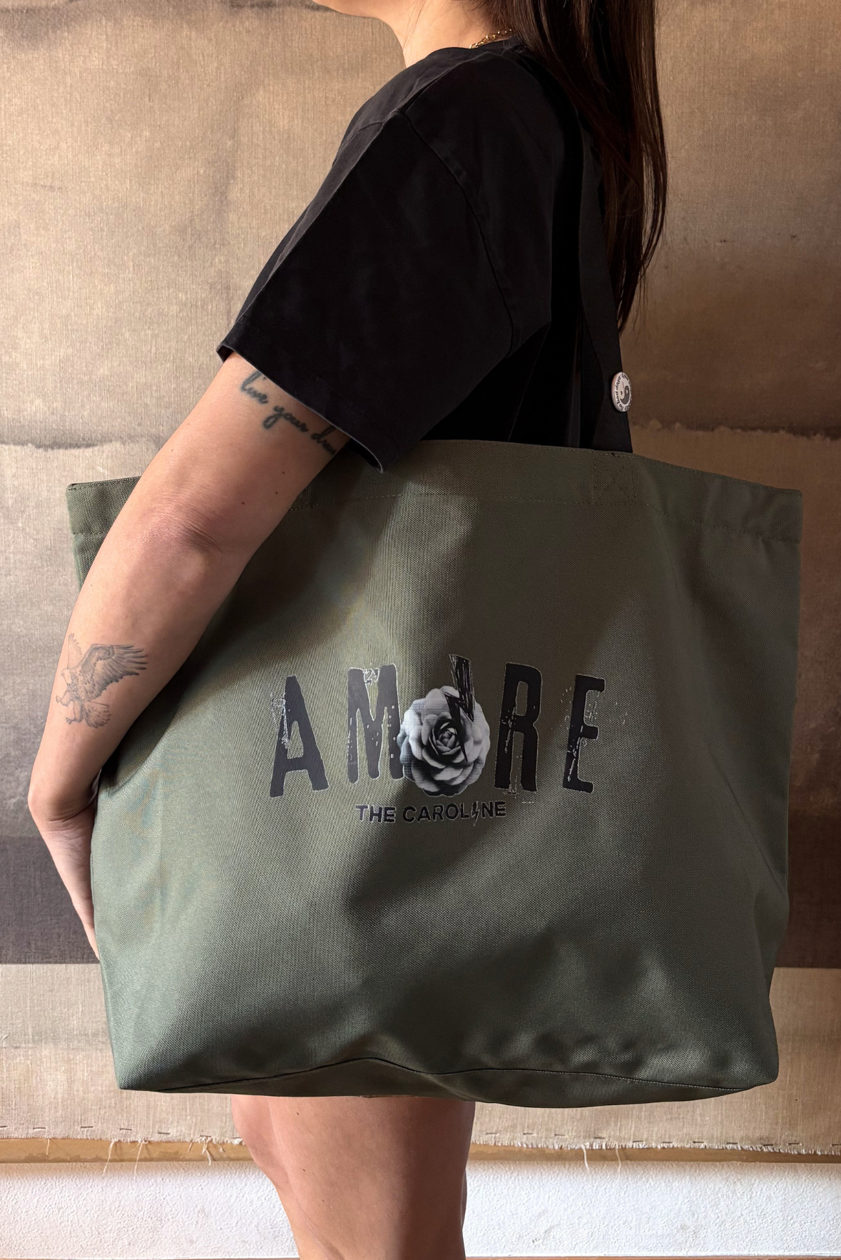 Borsa shopping grande in nylon di riciclo con stampa AMORE