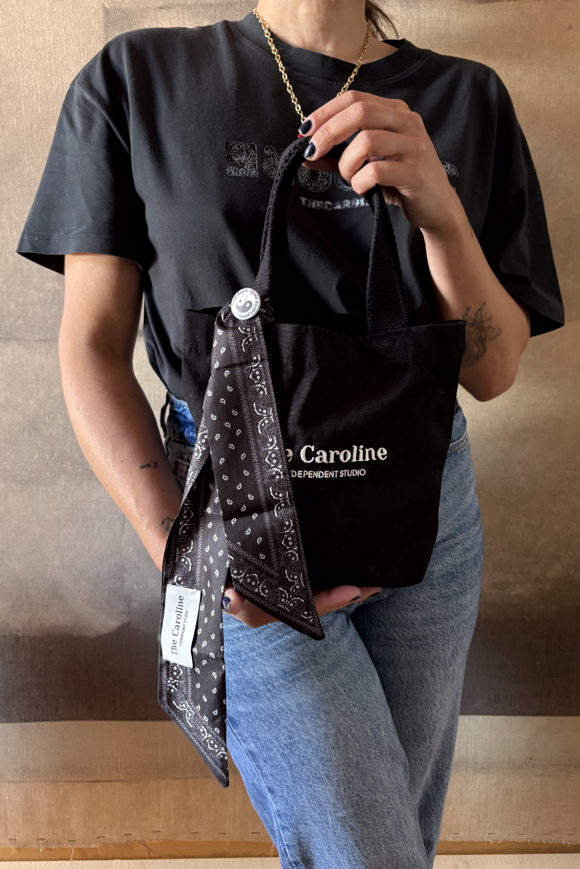 Mini shopping con ricamo e twilly bandana